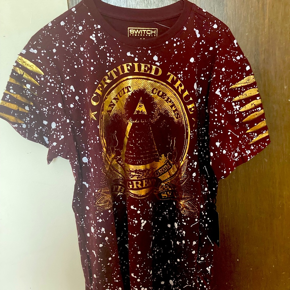 Switch Remarkable Red Gold Pyramid Men's M Crew-Neck Cotton T-Shirt